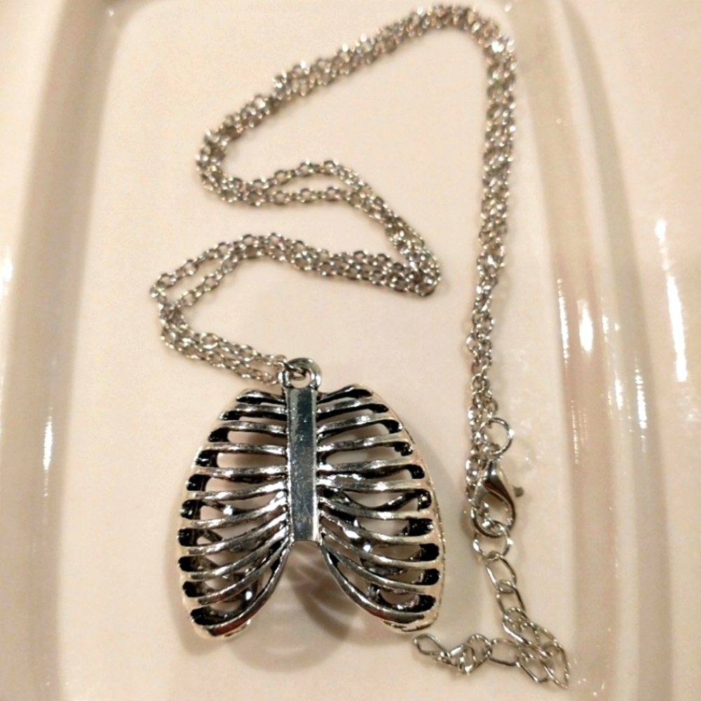 🧁 3/$30 Silver-coloured Ribcage Anatomy Necklace NEW